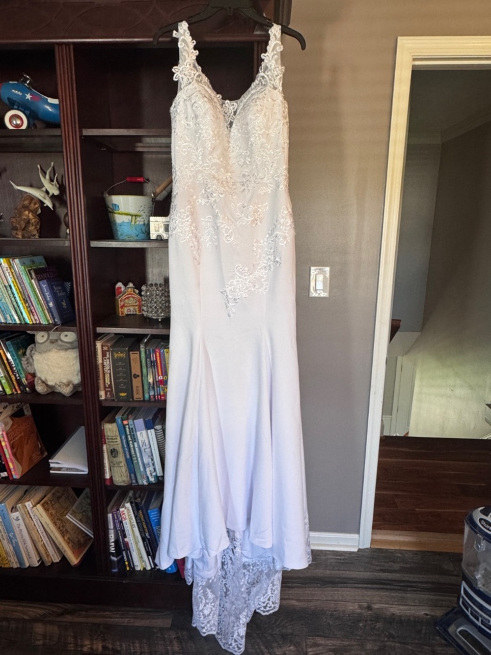 Ivory Lace Appliqué Bridal Gown